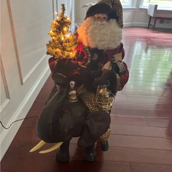 Limited edition Karen Didion light up Santa on elephant - Picture 13 of 13